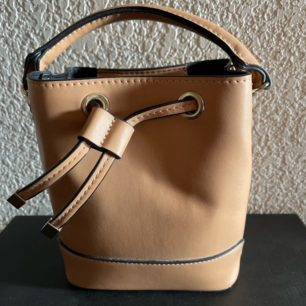 Leather tan/cream forever 21 bag
